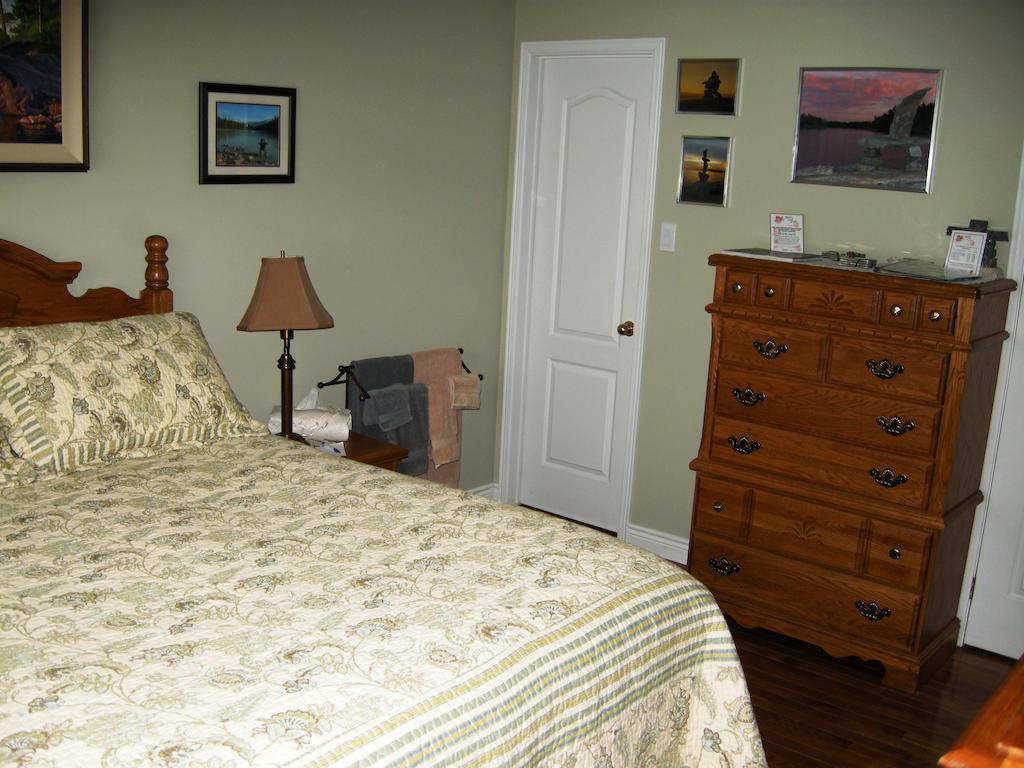 Tucked Inn The Harbour B&B Victoria Harbour Bilik gambar