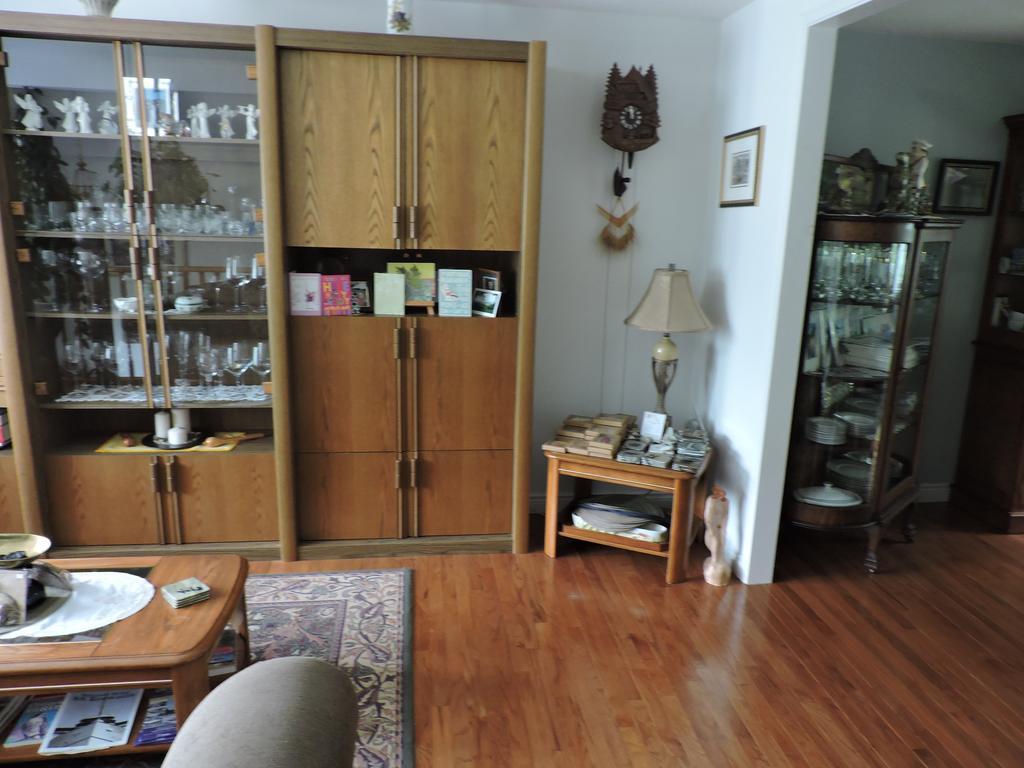 Tucked Inn The Harbour B&B Victoria Harbour Luaran gambar